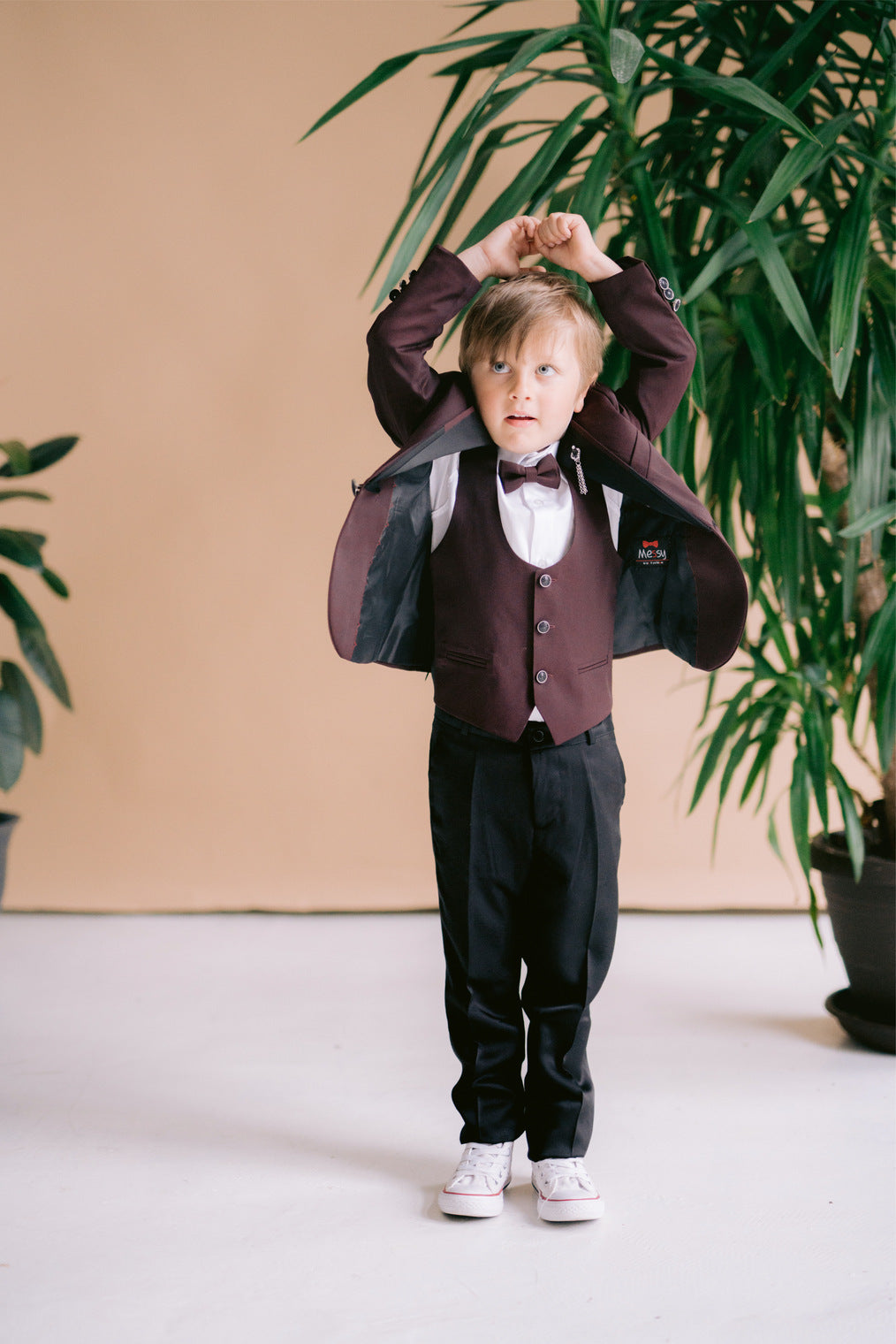 Traje rojo de 5 piezas para niño