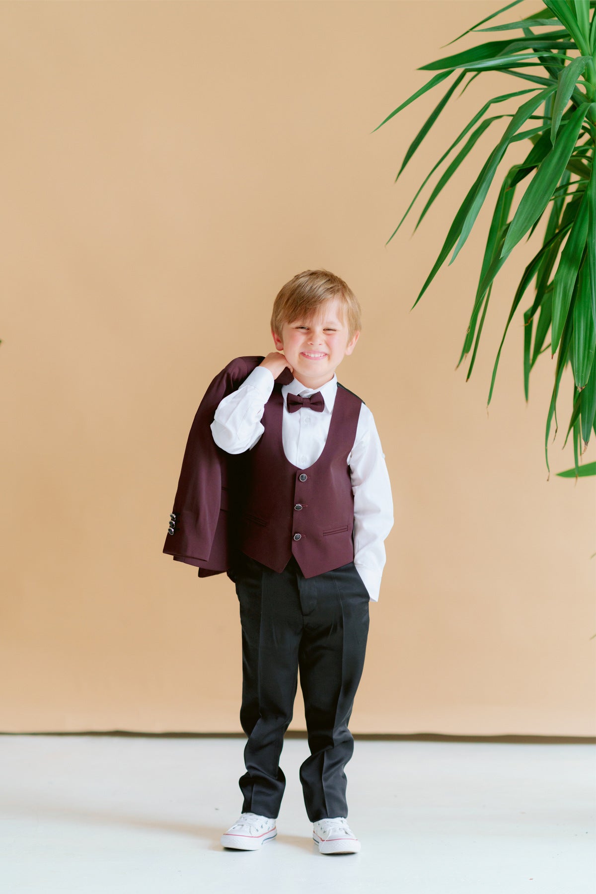 Traje rojo de 5 piezas para niño