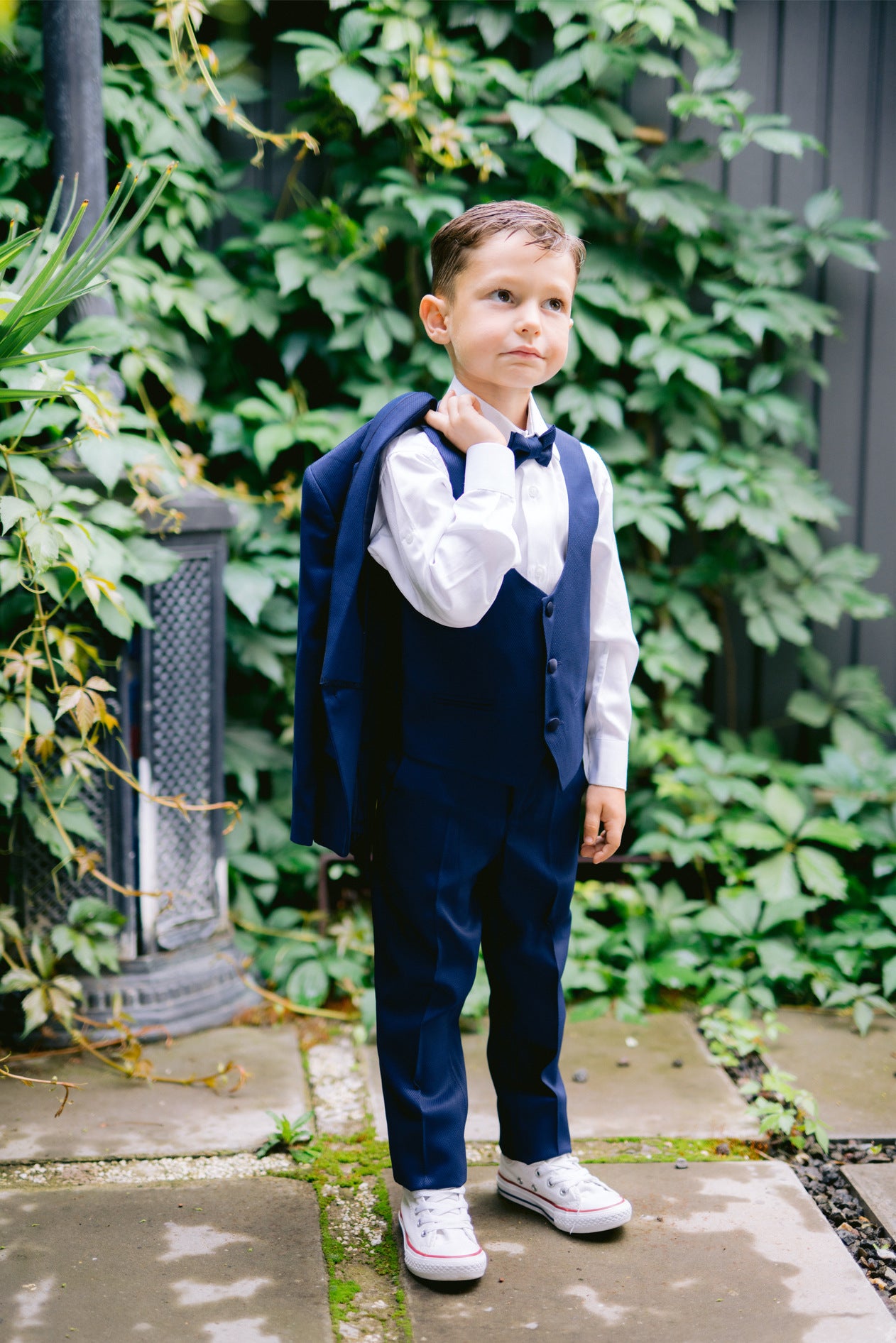 Traje azul marino de 5 piezas para niño