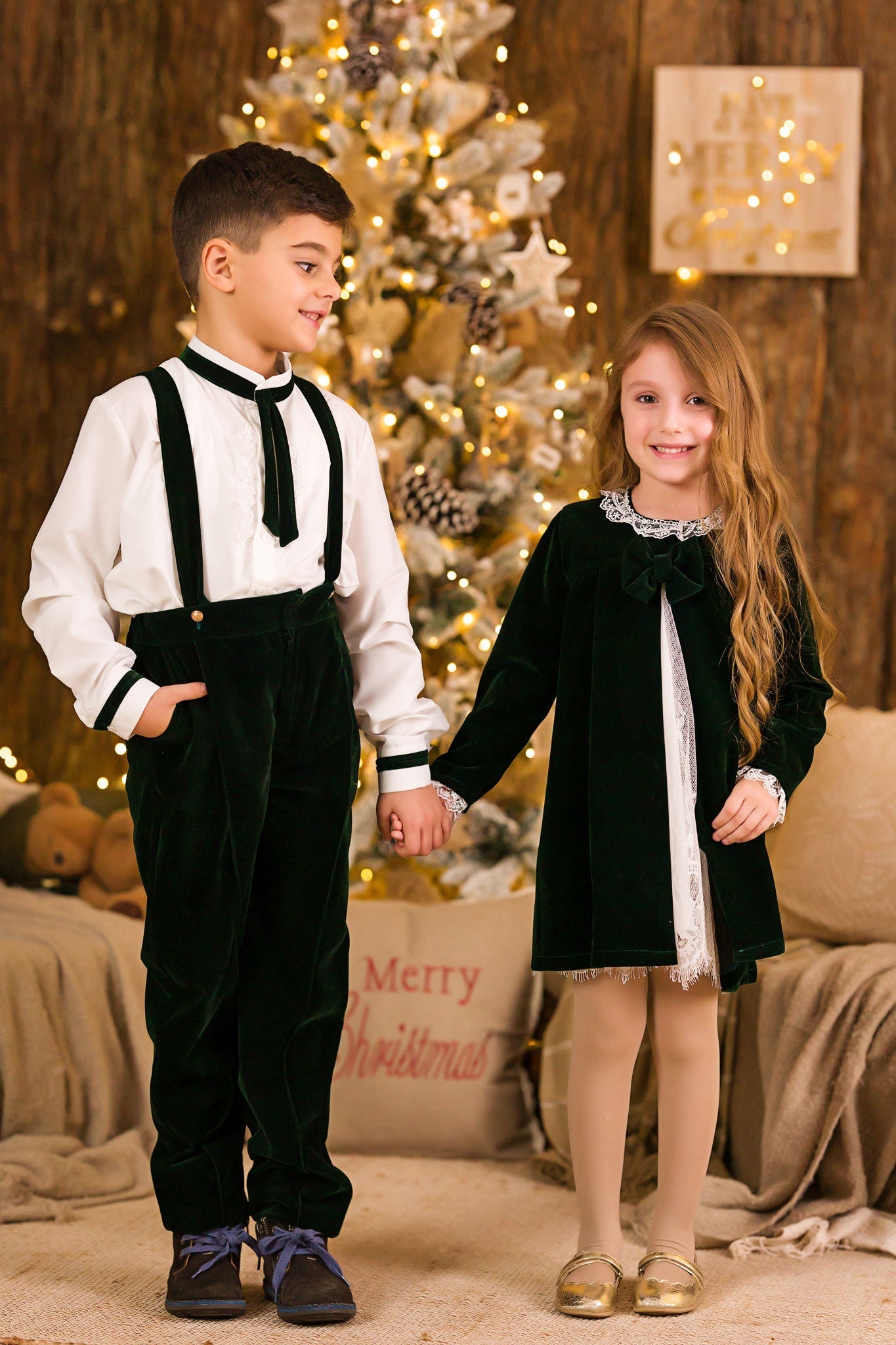 Charming Green Velvet Dress for Girls: White Lace Accents