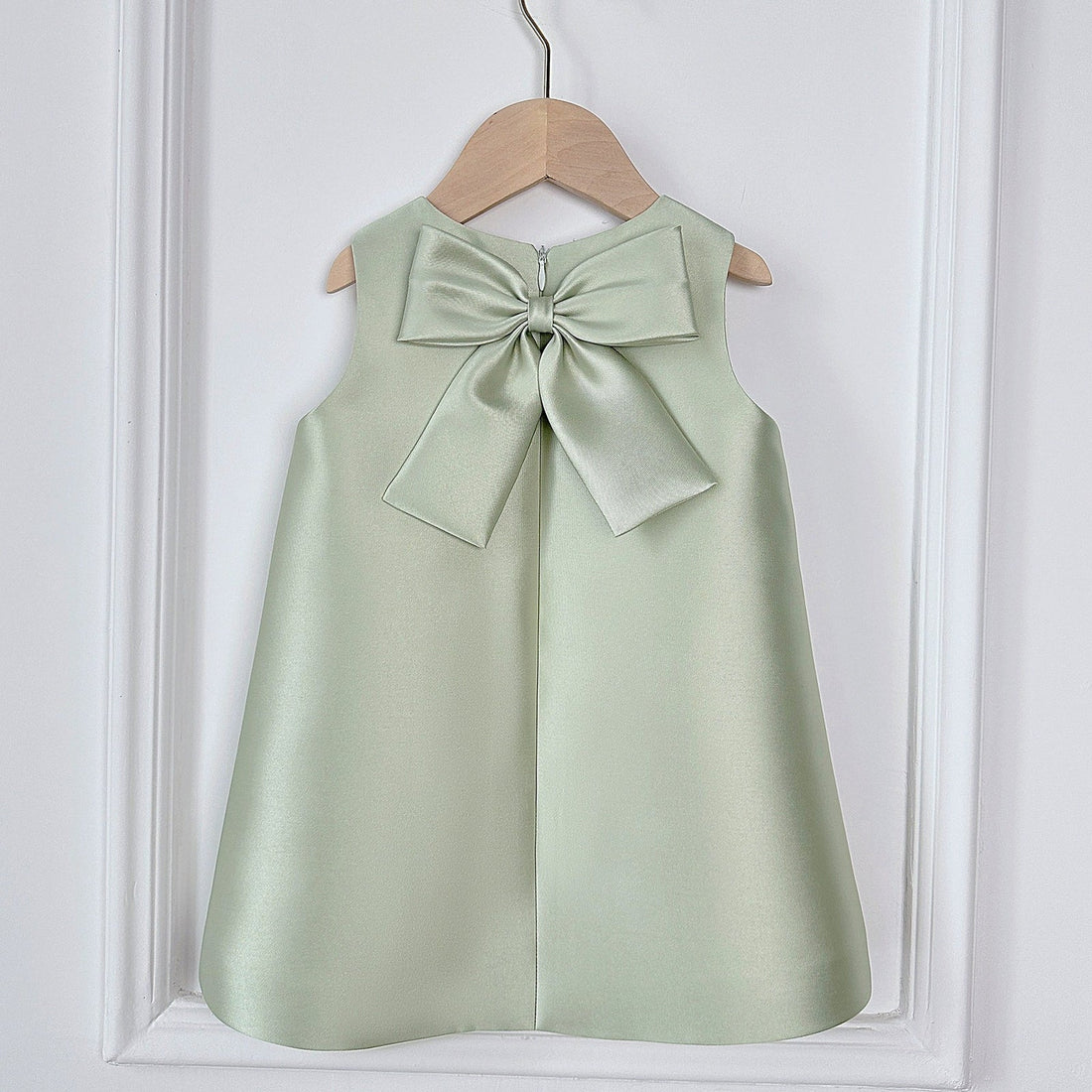 Heidi Elegant Green Gown – Premium Mikado Taffeta with Bow Accents