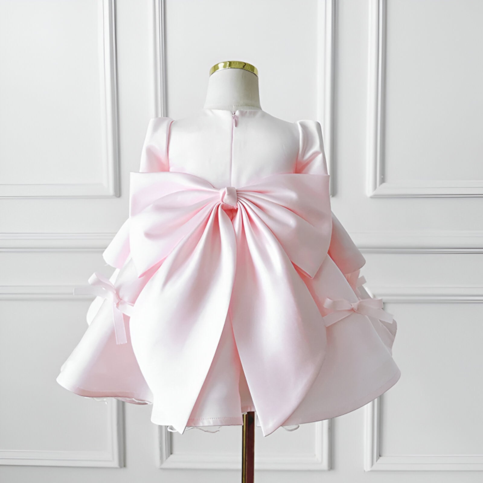 Sol Elegant Pink Gown – Premium Long-Sleeved Taffeta with Signature Bow Accents