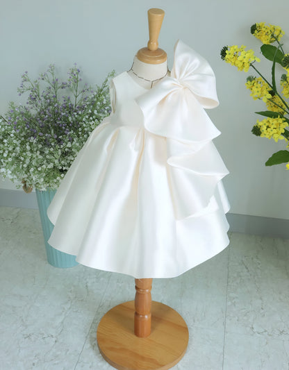 Salome Elegant White Ceremony Gown – Premium Mikado Taffeta with Versatile Detachable Bow