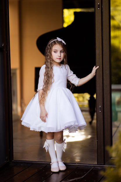 Charming White Dress for Girls: Elegant Style